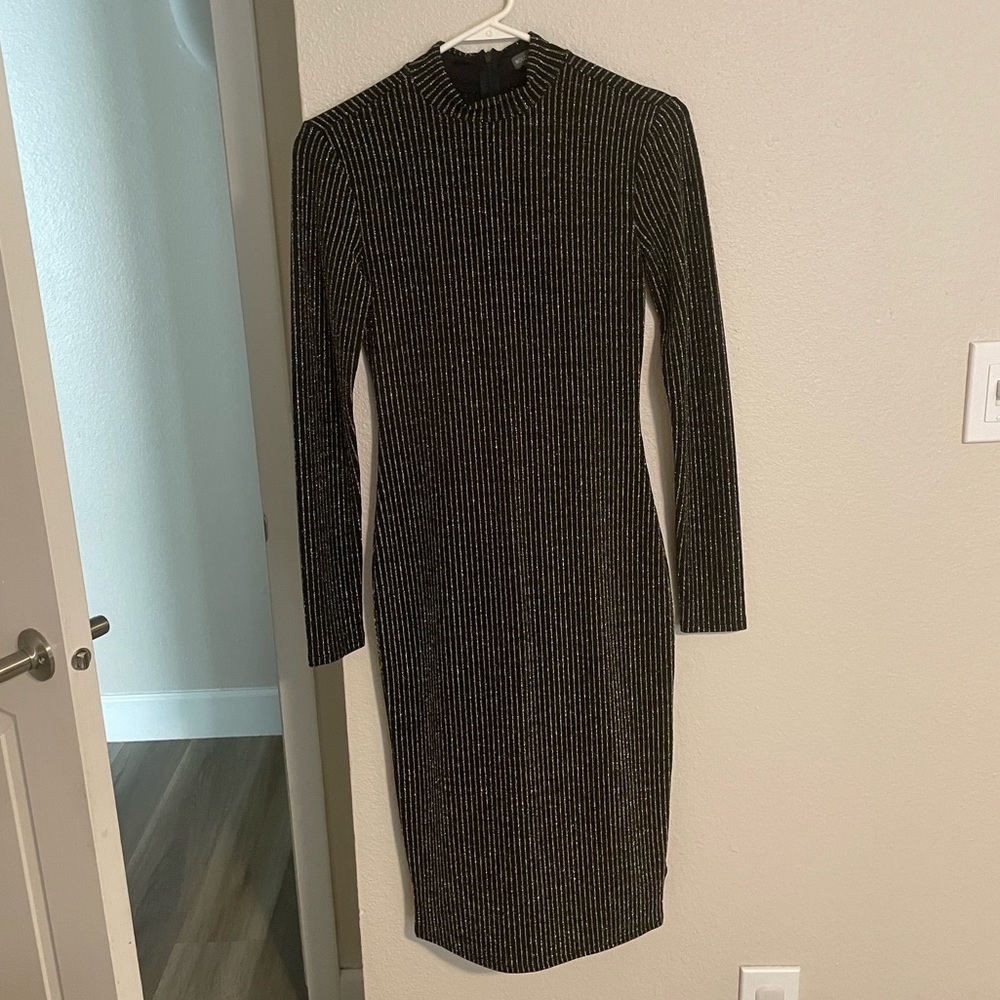 BOLD ELEMENTS Black w/ Gold and Sliver Sparkle Mock Neck Long Sleeve Maxi Dress